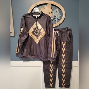 Men's 2pc. Set in Black and Gold. Sweatshirt & Pants. Size Xl.